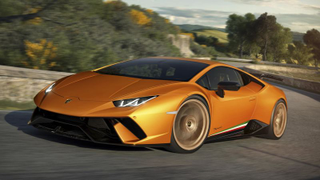 Lamborghini dice que no existe una batería en la faz de la Tierra que les permita hacer un coche eléctrico